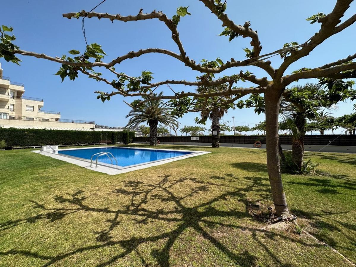 Marina Park Roses公寓 外观 照片